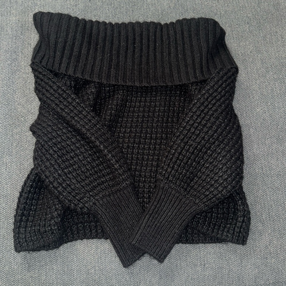 Cozy cropped black sweater